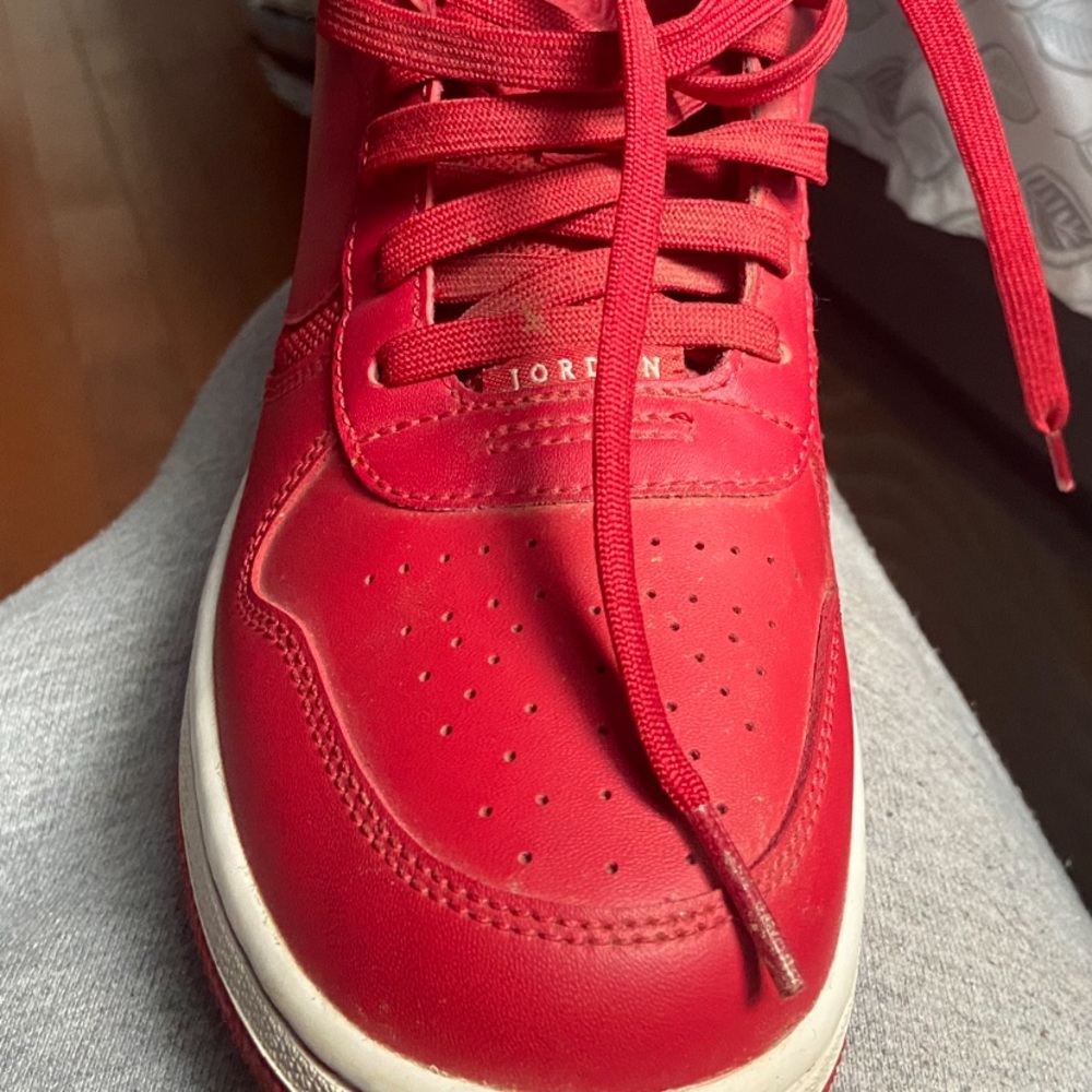 Boys Jordan sneakers great condition